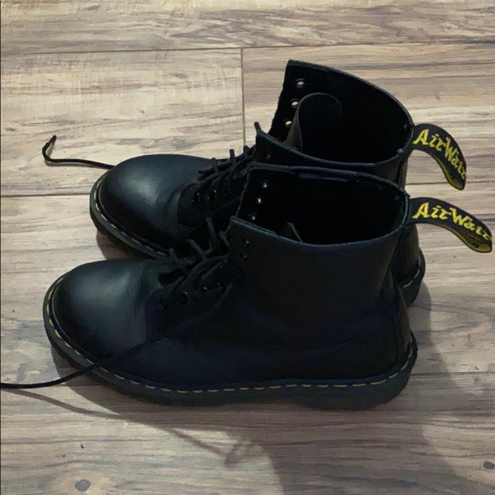 Dr martens black 1460 boots size 9 women’s